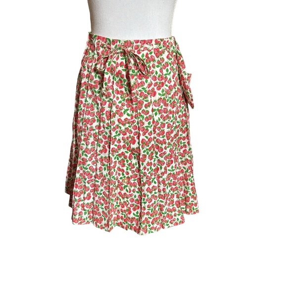 Vintage skirt size 10 runs small like sz 4/6 strawberries pin up retro red white - Picture 1 of 15